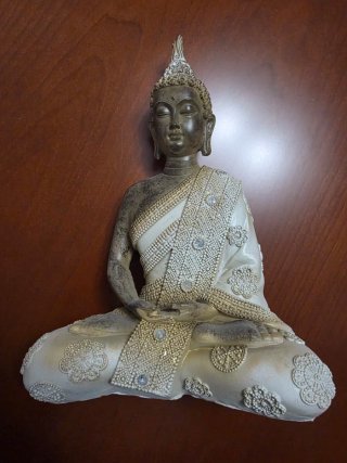 Figura Buda Meditador Zen Blanco y Dorado 24cms.