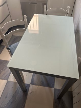 Mesa de Cocina con diseño modernoSobre de Cristal