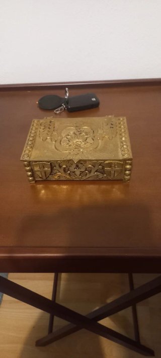 Caja de Joyería Antigua de Latón