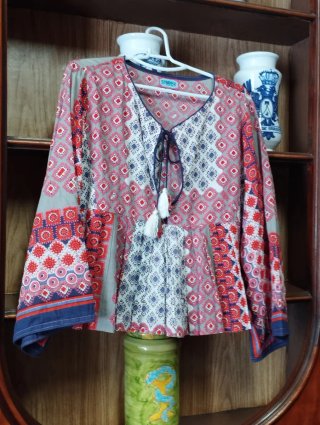 Blusa Estampada con Lazos