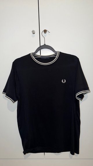 Camiseta Fred Perry Negra con Ribete