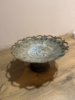 Frutero de metal laton o bronce con relieve