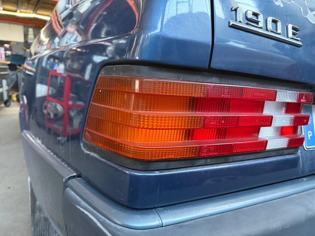 MERCEDES 190 FAROLIM ESQUERDO