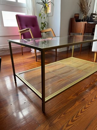 Mesa de centro de cristal y metal dorado