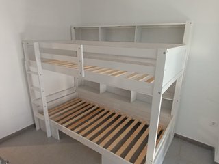 Litera Blanca con Estanterías