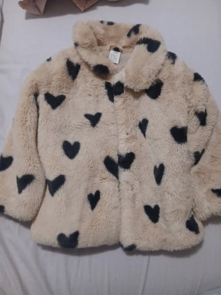 Chaqueta de Pelo con Estampado de Corazones