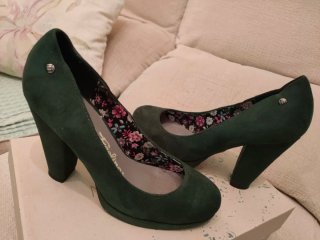 Zapatos tacón,verde oliva T. 37