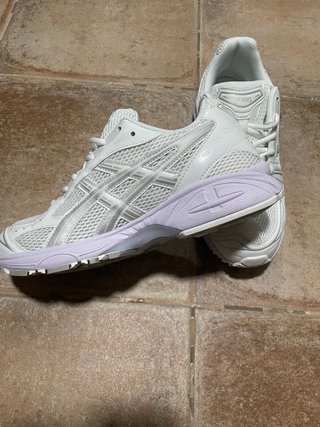 Zapatillas Asics Gel Kayano Blancas y Moradas