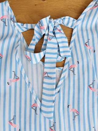 Blusa de rayas con estampado de flamencos