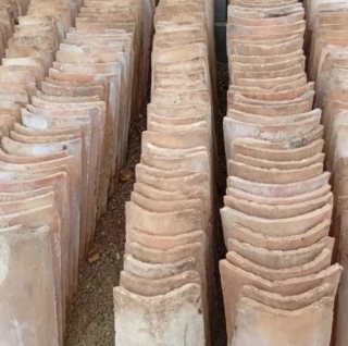 Conjunto de 10 tejas de barro