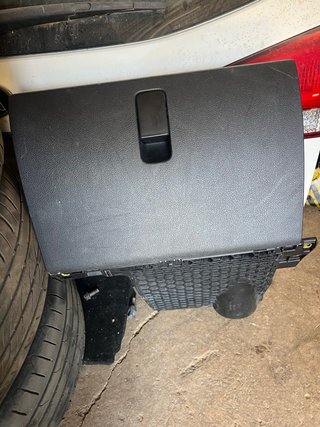 Guantera para Skoda Fabia III