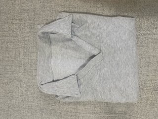 Jersey de Cuello en Pico Gris