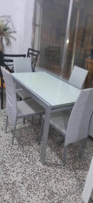 Mesa de Cristal con 4 Sillas