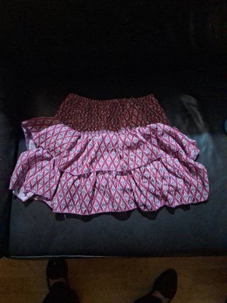 Falda corta con volantes y estampado