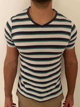 Camiseta de rayas cuello en V