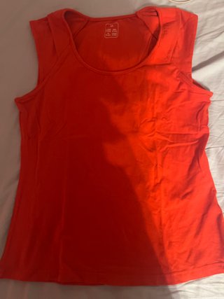 Camiseta de tirantes anchos roja