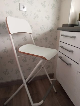 Taburete de cocina plegable blanco. En venta 5 Uds