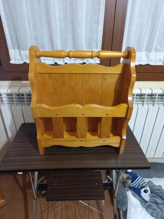 Revistero de madera