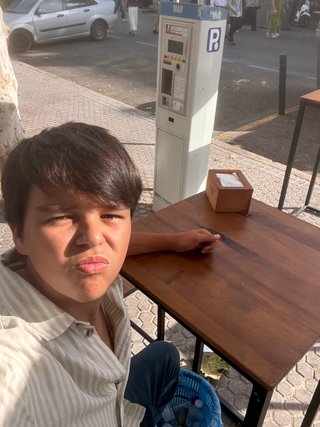 Profesor particular de primaria y secundaria.
