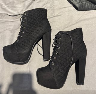 Botines Negros de Tacón