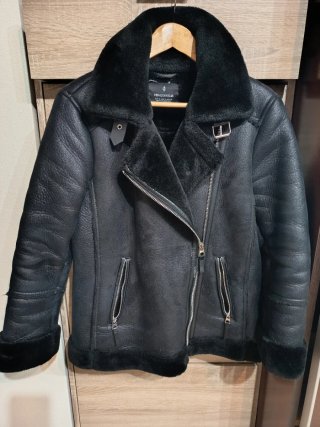 Chaquetón Negro Stradivarius Talla S