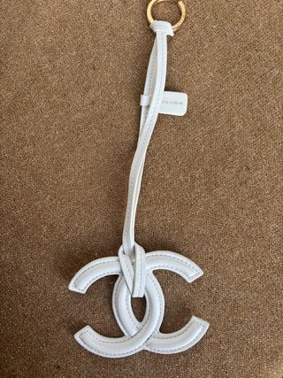 Charm Chanel Blanco