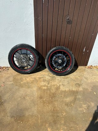 Set de 2 Ruedas Supermotard con Discos y corona