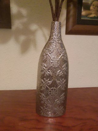 Jarrón Decorativo Plateado con Relieve