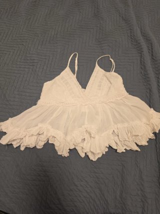Blusa blanca con volantes