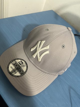 Gorra New Era 9Forty Gris