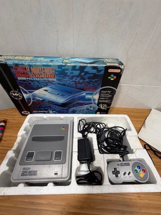 Super Nintendo (SNES) con caja. Funcionando
