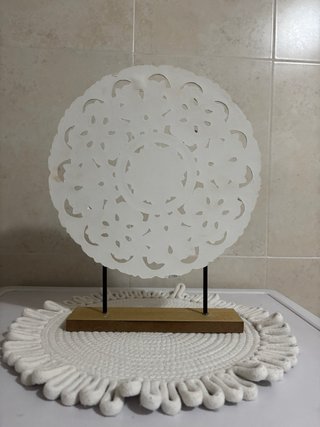 Decoración de mesa circular blanca