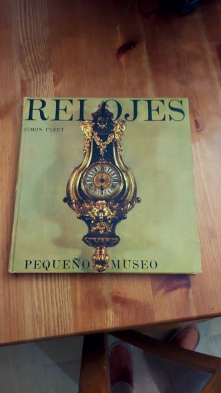 Libro Relojes - Pequeño Museo (Simon Fleet)