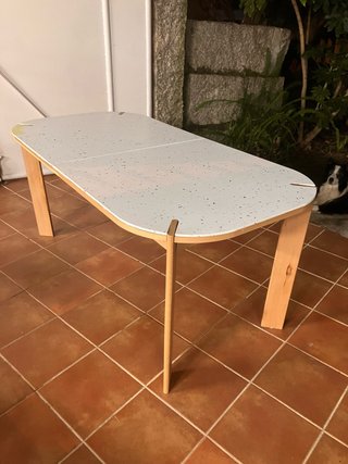 Mesa de 180 cm con diseño moderno