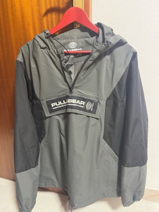 Cortavientos Canguro Pull&Bear Talla L