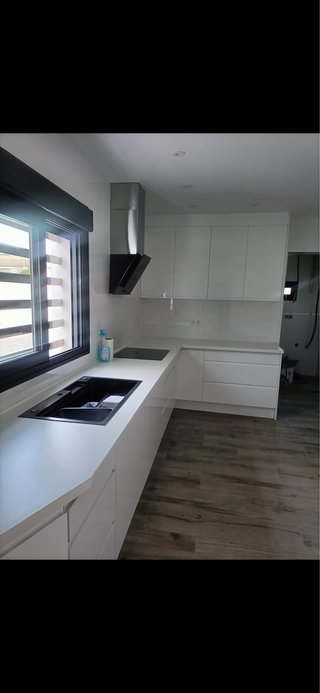 Cocina completa con electrodomésticos. Las medidas