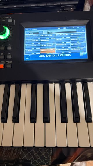 Yamaha MODX7+ con Flightcase Thon