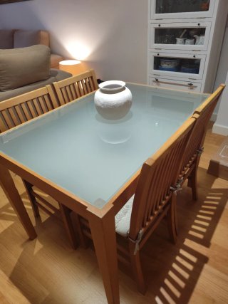 Conjunto de Mesa y 4 Sillas de Comedor