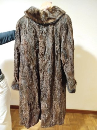 Abrigo de Astracán con Cuello de Pelo