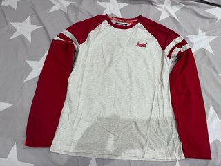 Camiseta Larga Superdry Roja y Gris