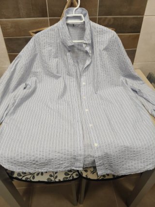 Camisa de rayas azul y blanca monísima