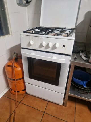 Cocina de Gas Blanca con Horno