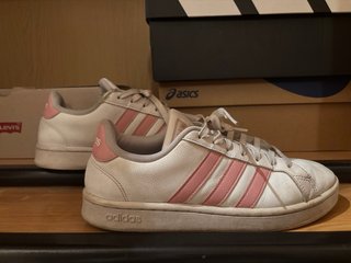 Zapatillas Adidas Blancas y Rosas