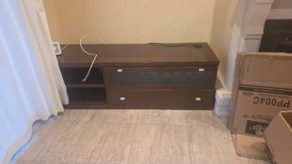 Mueble de TV de madera maciza.