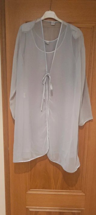 Conjunto de bata y camisón