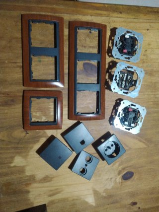 Mecanismos Eléctricos Simon 82