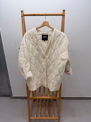 Abrigo acolchado Zara beige