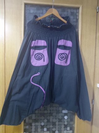 Pantalon ancho hippie muy cómodo.