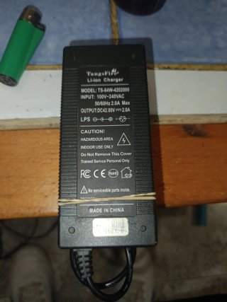 Cargador para Patinete Eléctrico TangsFire