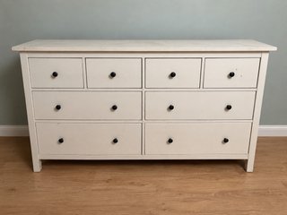 Cómoda Blanca de 8 Cajones